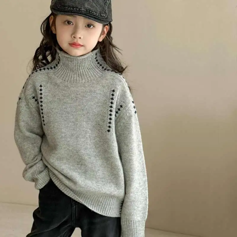 سترة محبوكة للفتيات لخريف وشتاء 2025 لون نقي وأكمام طويلة بلوفر برقبة عالية ملابس أطفال عصرية مريحة #6
