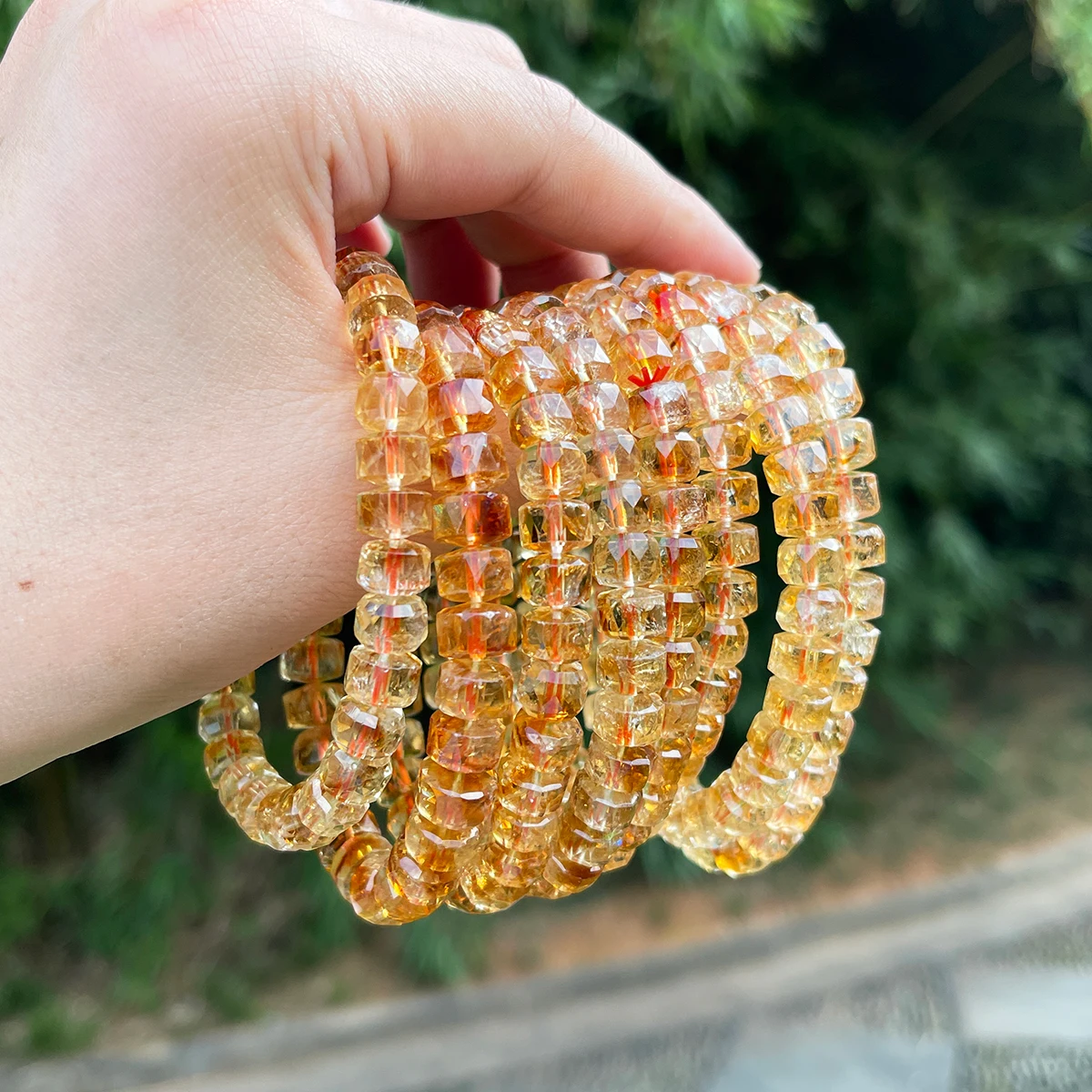 Natürliches gelbes Turm-Kristall-Armband mit facettierten Radschmucksteinen, Citrin-Quarz-Schmuck für Damen und Herren, handgefertigtes Boho-Mode-Accessoire. – Detail 5