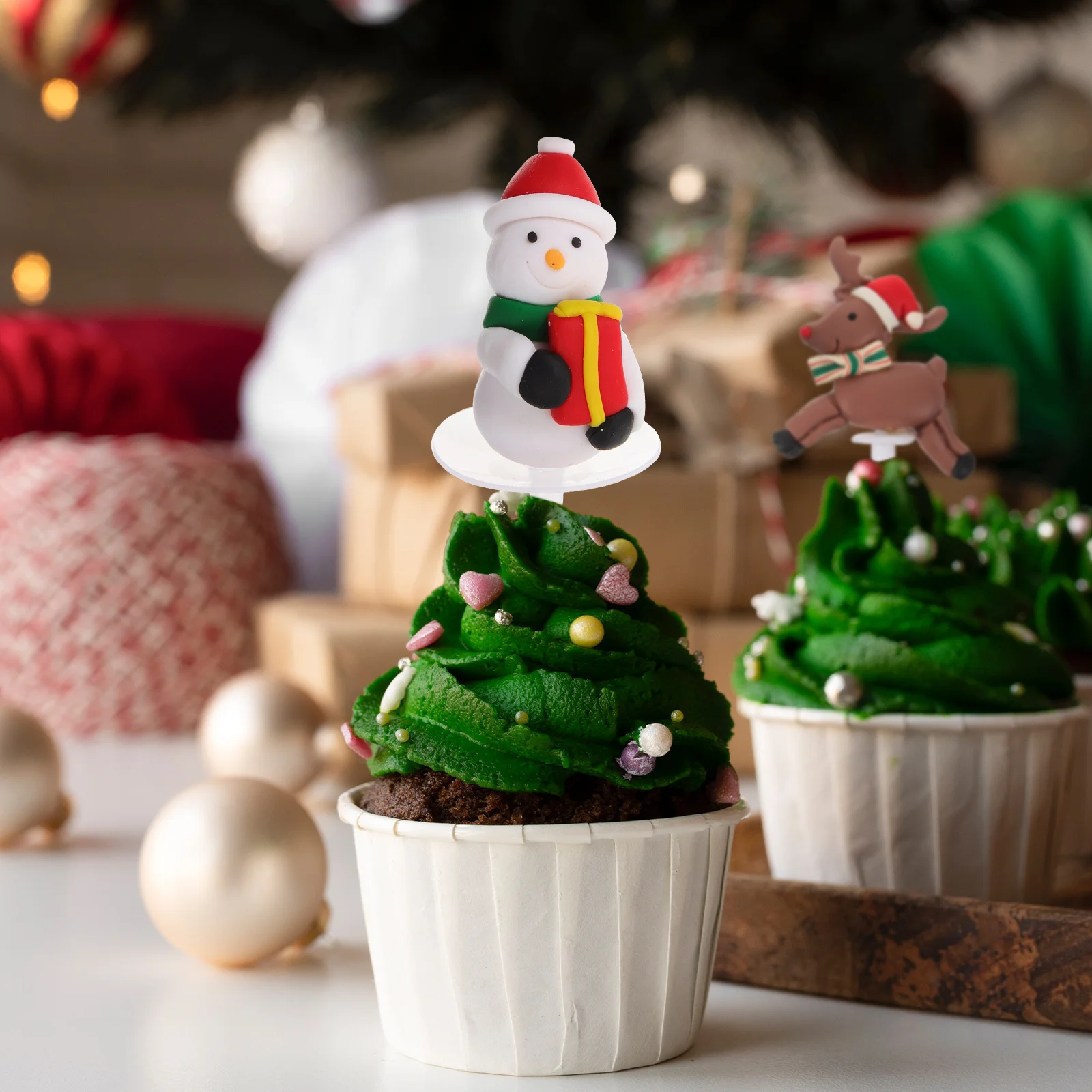 

2Pcs Polymer Clay Soft Sculpture Christmas Cake Decoration Cupcake Dessert Ornament Desktop Decor Holiday Birthday