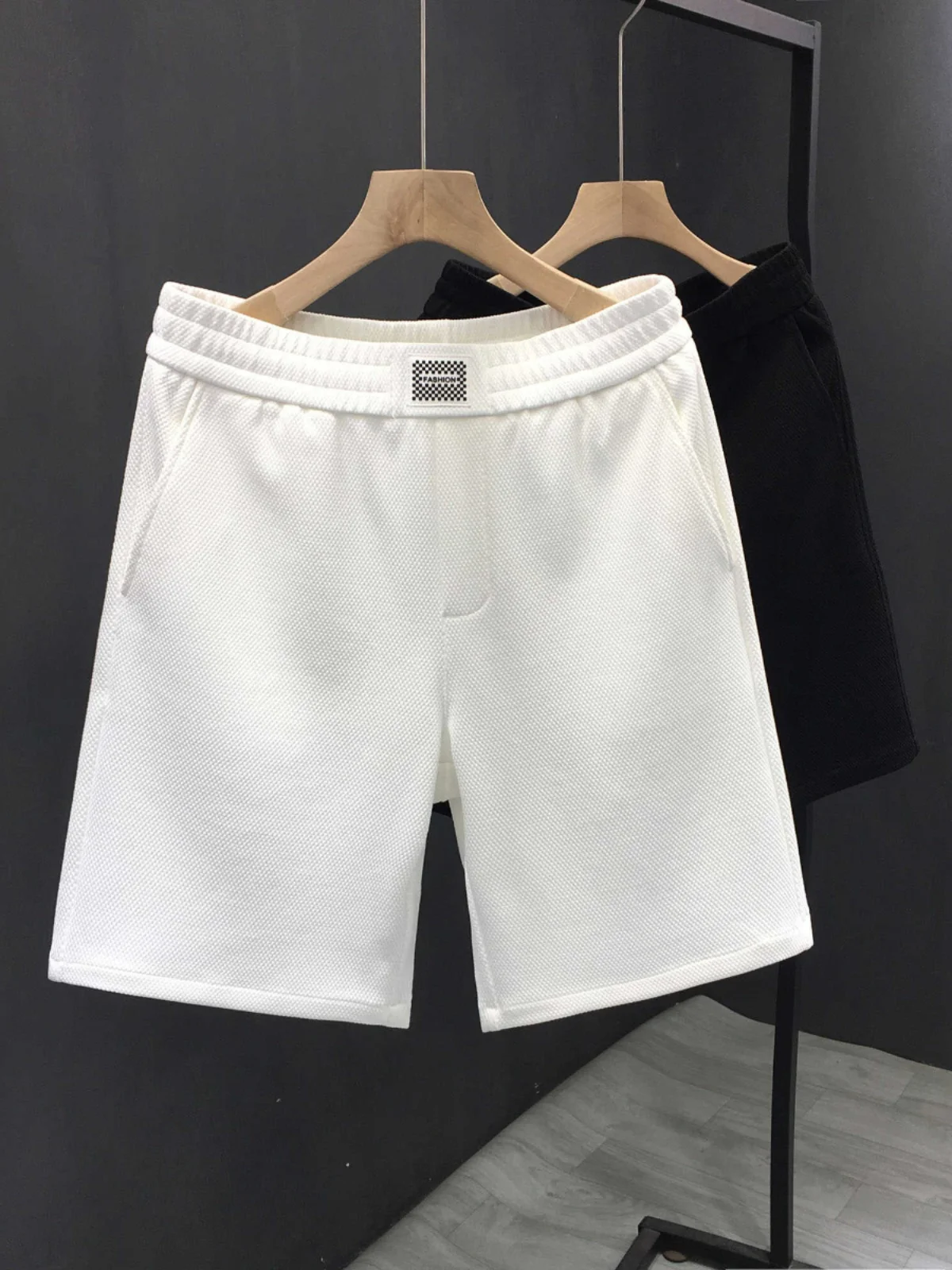 

Модные белые шорты в горошек для мужчин, летняя уличная одежда, повседневные спортивные брюки средней длины, молодежные, из полиэфирного волокна