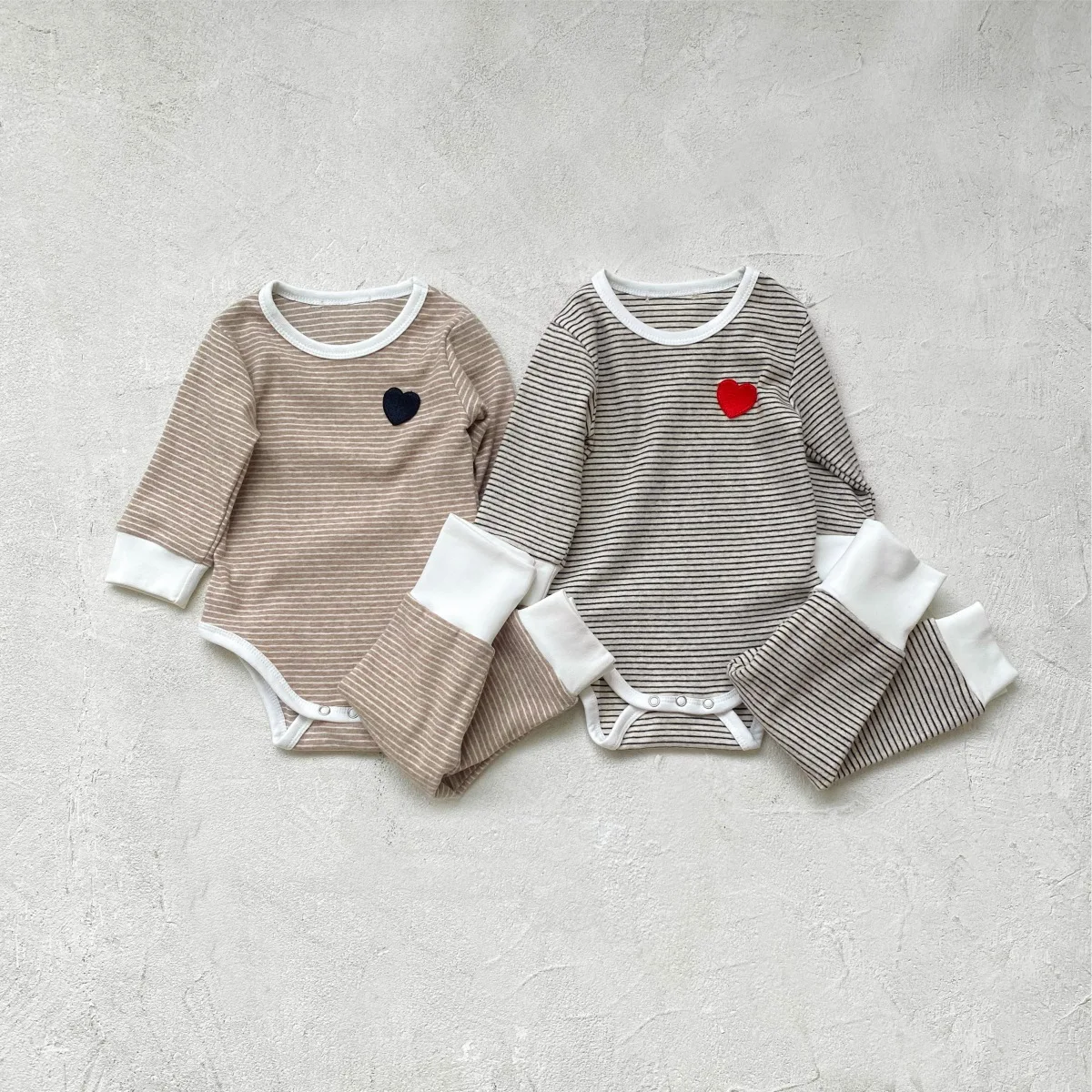 

2025 Autumn New Baby Girl Long Sleeve Striped Bodysuit + High Waisted Trousers + Hat Infant Boy 3pcs Suit Newborn Clothes Set