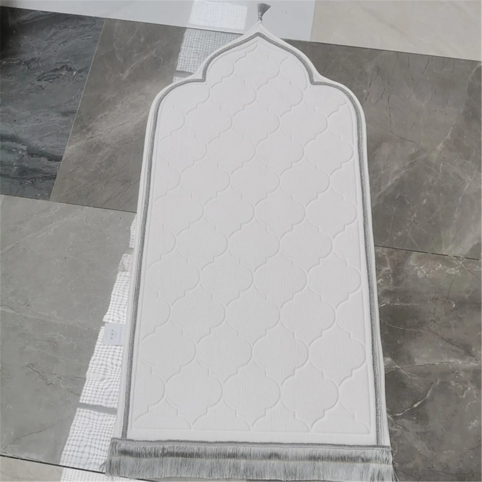 Prayer Mat for Muslim Ramadan Flannel Carpet Worship Kneel Embossing Floor Carpets Non-slip Soft Portable Travel Prayer Rug