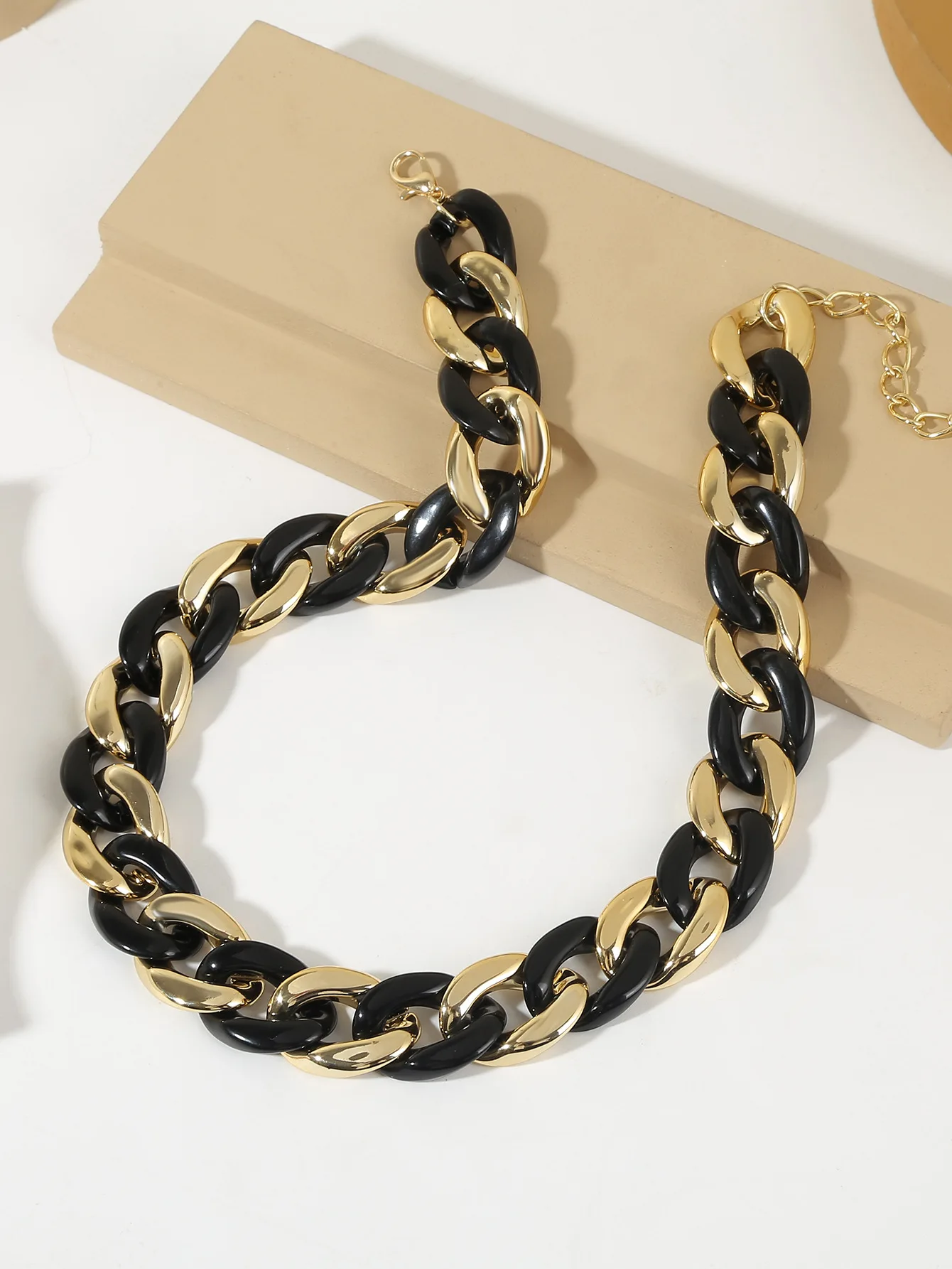 Vintage Colorful Chain Choker Necklace for Women Statement Gold Color Acrylic Chain Chunky Collar Fashion Necklace Jewelry Gifts