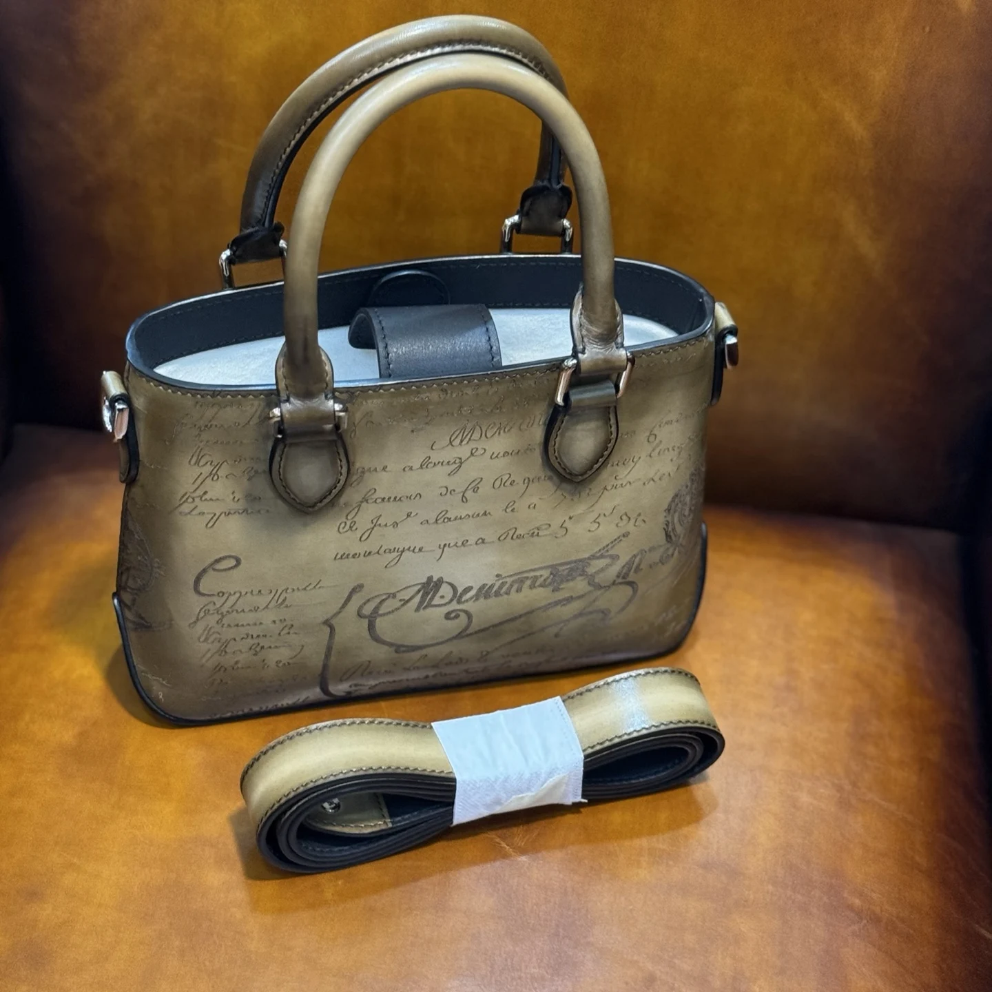 DIMY 2025 Men's Genuine Leather Business High end Luxury Handmade Color Cleaning Postman Bag view 3