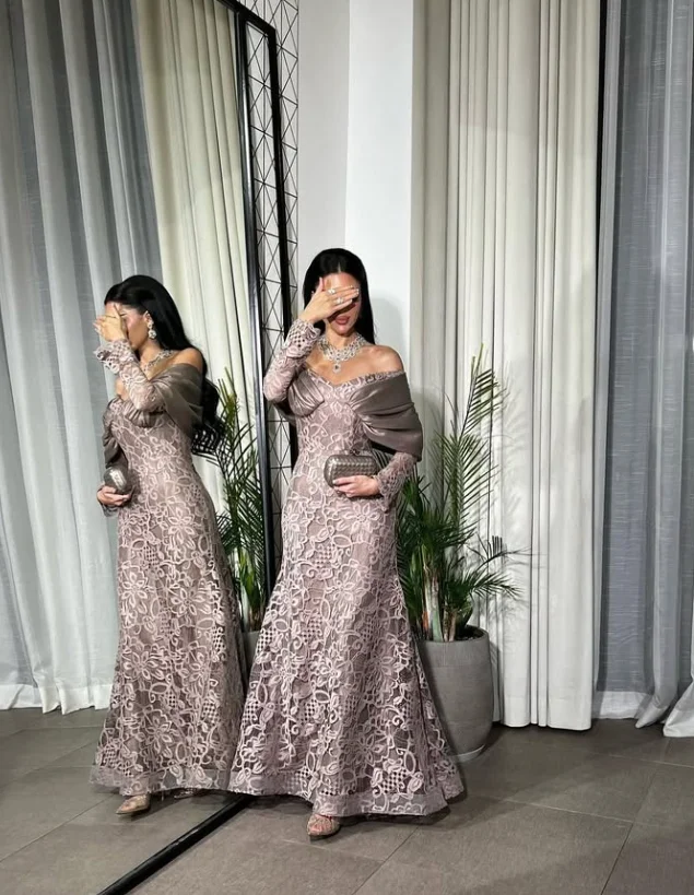 تخصيص جودة عالية الخامس الرقبة طول الأرض التجاعيد يزين ثلاثة أرباع قبالة الكتف Vestido Para Festa De Formatura De Luxo
