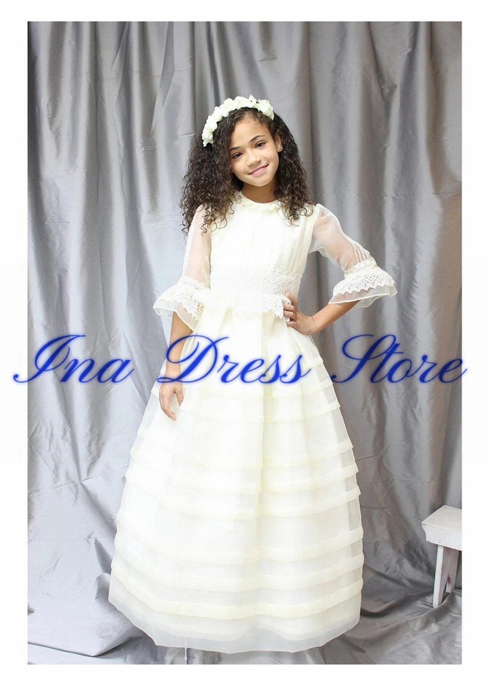 

Elegant Communion Gown Flower Girl Dress Ivory Satin Fluffy With Bow Spanish European Style Kids Baptism Birthday Party Dresses