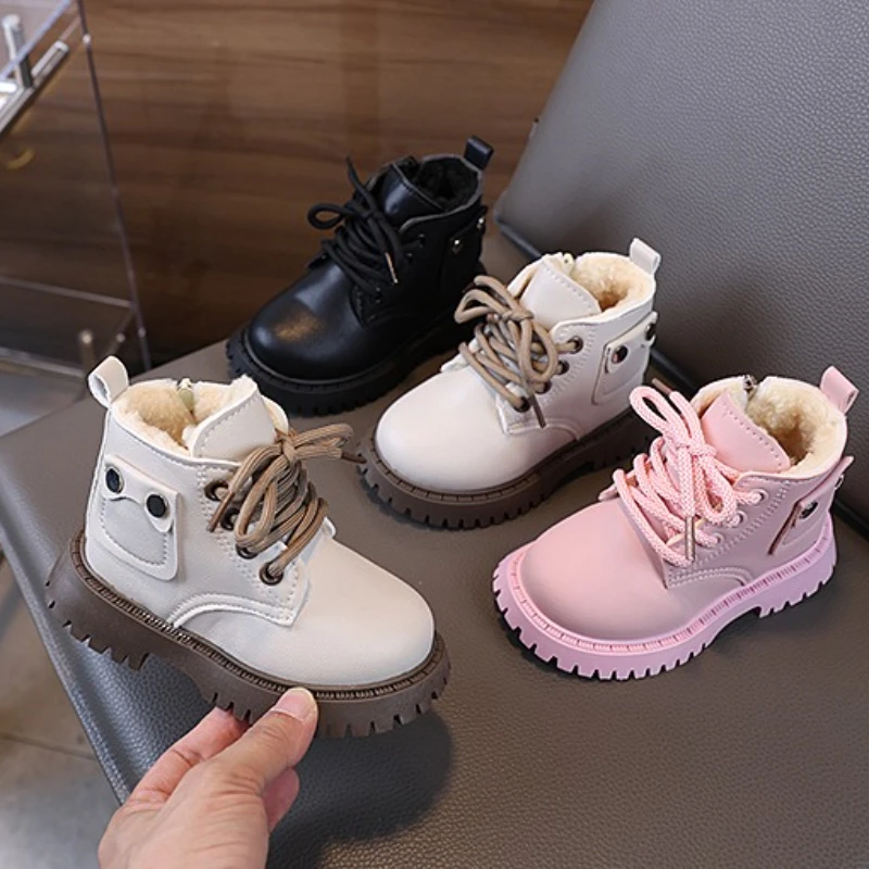 

2025 autumn and winter new children's shoes, boys' metal design, British style boots, girls' fashionable leather boots
