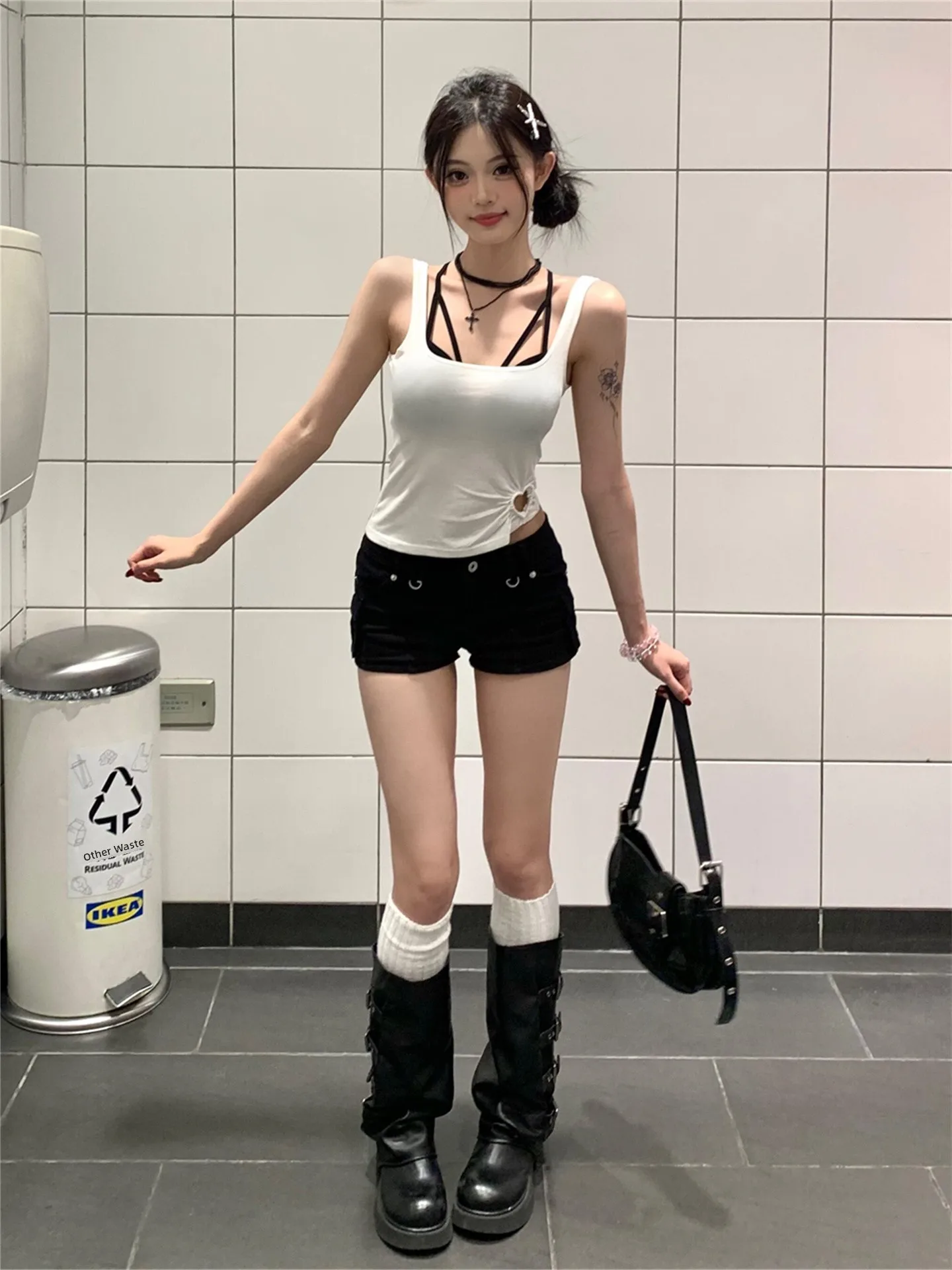 Retro American Low Waist Black Denim Shorts Women's Summer Slimming Design Sensation Millennium Spicy Girl Tight Hot Pants