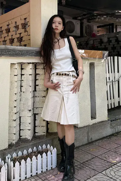 

American Retro White Bodycon Skirt Women 2024 Pleated A-Line Midi Skirt Sexy Asymmetrical Hem Y2K Vintage Streetwear Bottom