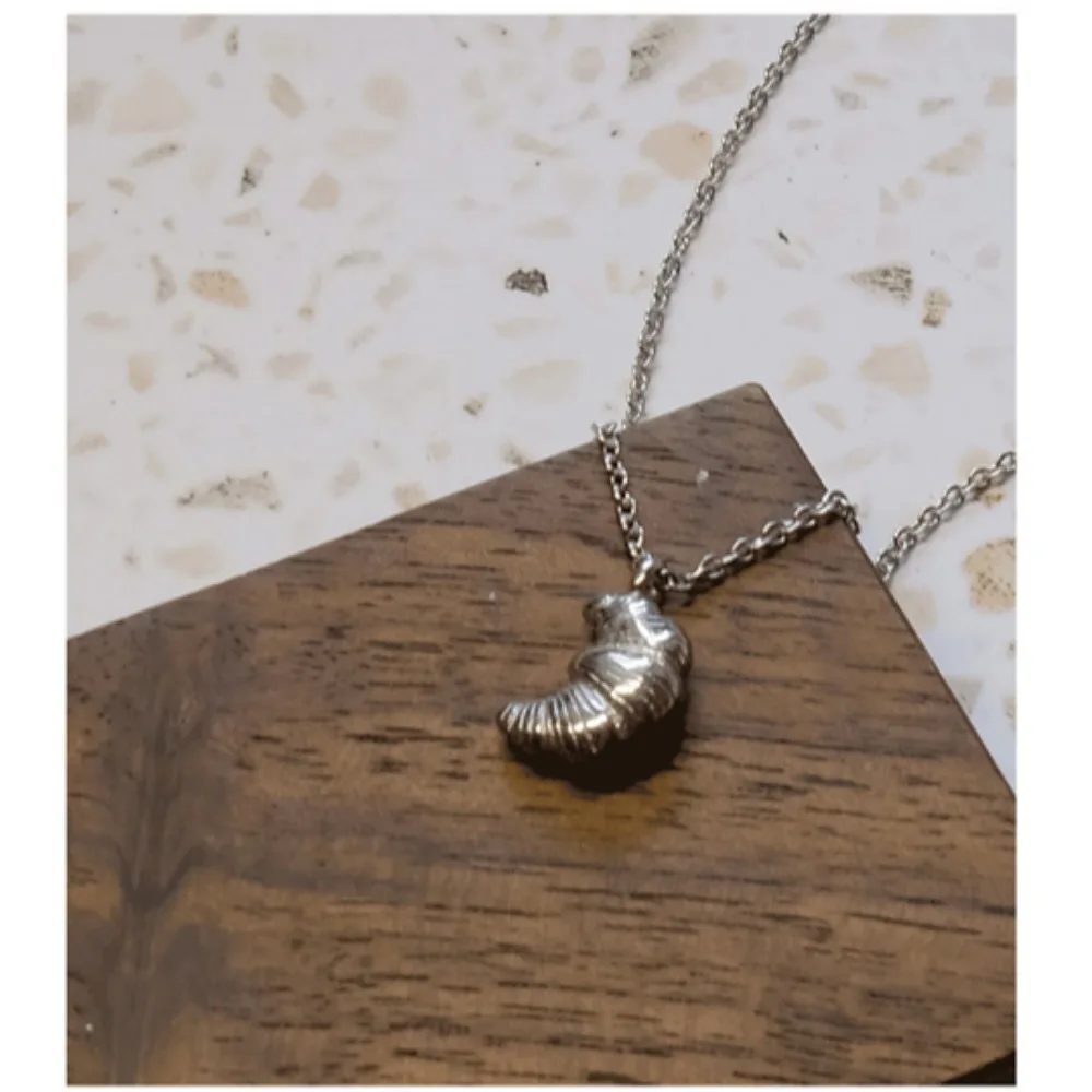 Originality Copper Croissant Shape Necklace Geometric Shape Gold Color Chain Friendship Pendent Choker