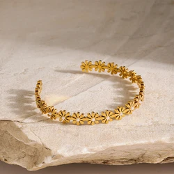 Loe| Small Daisy Pearl Bracelet for Women.Stainless Steel.18K Plated Sweatshirts . Anti-Rust Charm Jewelry. New