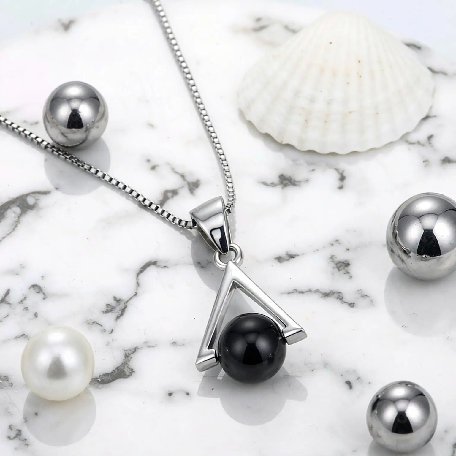 Personlity 925 Sterling Silver Triangle Design Black Ball Pendant Necklaces For Women Girls Wedding Party Fashion Jewelry Gifts
