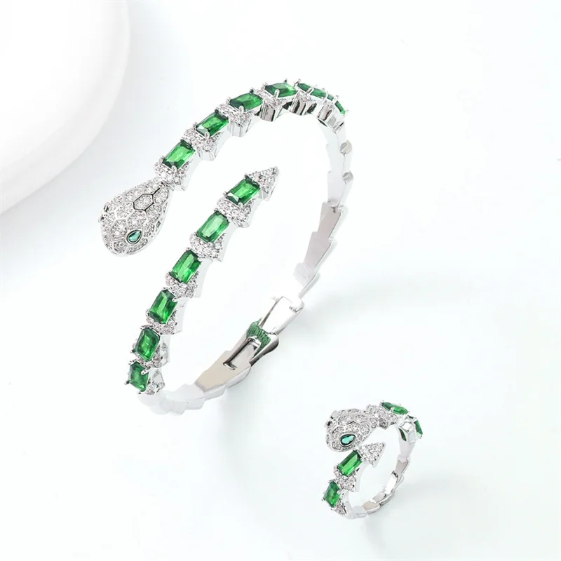 ΠΠ°Π±ΠΎΡ ΠΊΠΎΠ»Π΅Ρ Ρ ΠΎΡΠΊΡΡΡΡΠΌ Π±ΡΠ°ΡΠ»Π΅ΡΠΎΠΌ Π² Π²ΠΈΠ΄Π΅ Π·ΠΌΠ΅ΠΈ Ρ ΠΊΡΠΈΡΡΠ°Π»Π»Π°ΠΌΠΈ, ΠΈΠ½ΠΊΡΡΡΡΠΈΡΠΎΠ²Π°Π½Π½ΡΠ΅ Π±Π»Π΅ΡΡΡΡΠΈΠΌΠΈ Π·Π΅Π»Π΅Π½ΡΠΌΠΈ ΡΠΈΡΠΊΠΎΠ½Π°ΠΌΠΈ, Π²Π΄ΠΎΡ
Π½ΠΎΠ²Π»Π΅Π½Π½ΡΠΉ Π·ΠΌΠ΅Π΅ΠΉ, Π²Π΅ΡΠ΅ΡΠ½ΠΈΠ΅ ΠΊΠΎΠΌΠΏΠ»Π΅ΠΊΡ ΡΠΊΡΠ°ΡΠ΅Π½ΠΈΠΉ Viper Π΄Π»Ρ ΠΆΠ΅Π½ΡΠΈΠ½ ΠΠ°Π±ΠΎΡ ΠΊΠΎΠ»Π΅Ρ Ρ ΠΎΡΠΊΡΡΡΡΠΌ Π±ΡΠ°ΡΠ»Π΅ΡΠΎΠΌ Π² Π²ΠΈΠ΄Π΅ Π·ΠΌΠ΅ΠΈ Ρ ΠΊΡΠΈΡΡΠ°Π»Π»Π°ΠΌΠΈ, ΠΈΠ½ΠΊΡΡΡΡΠΈΡΠΎΠ²Π°Π½Π½ΡΠ΅ Π±Π»Π΅ΡΡΡΡΠΈΠΌΠΈ Π·Π΅Π»Π΅Π½ΡΠΌΠΈ ΡΠΈΡΠΊΠΎΠ½Π°ΠΌΠΈ, Π²Π΄ΠΎΡ
Π½ΠΎΠ²Π»Π΅Π½Π½ΡΠΉ Π·ΠΌΠ΅Π΅ΠΉ, Π²Π΅ΡΠ΅ΡΠ½ΠΈΠ΅ ΠΊΠΎΠΌΠΏΠ»Π΅ΠΊΡ ΡΠΊΡΠ°ΡΠ΅Π½ΠΈΠΉ Viper Π΄Π»Ρ ΠΆΠ΅Π½ΡΠΈΠ½