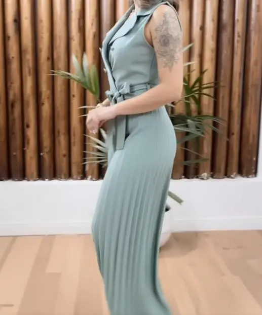 

Sleek Sleeveless Jumpsuit with Notched Collar And Waist Tied Detail Casual Wide Leg Pleated Romper for Women