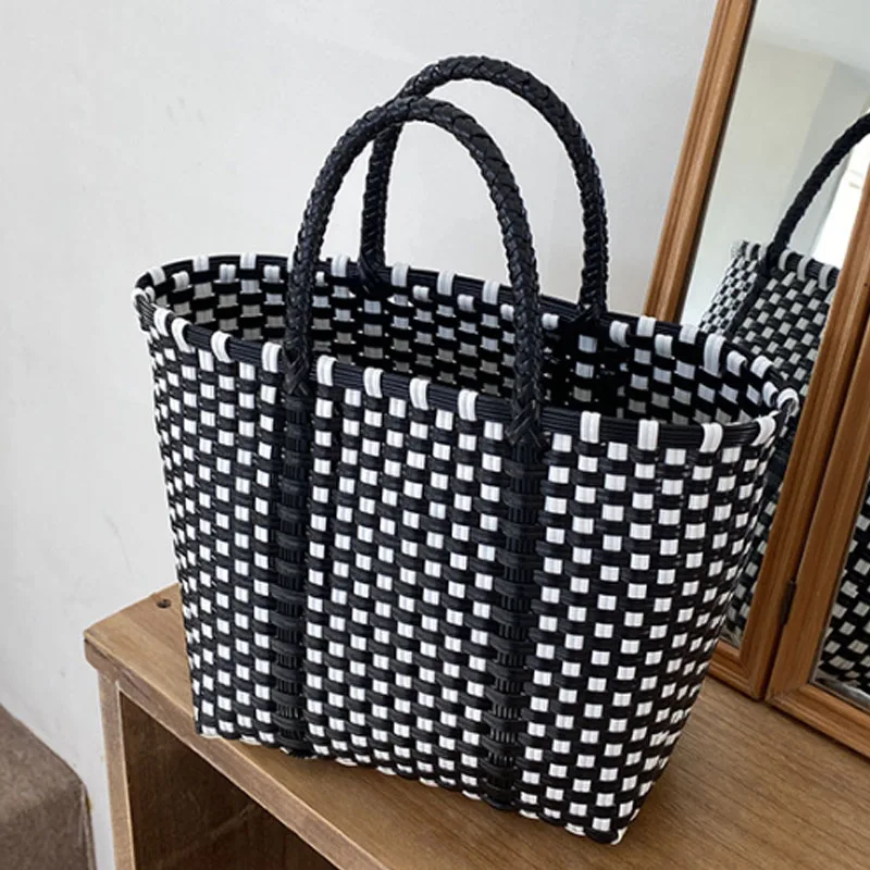 Borsa Tote di grande capacità borsa da donna per le vacanze di moda nuova borsa da spiaggia estiva in plastica portatile intrecciata a mano