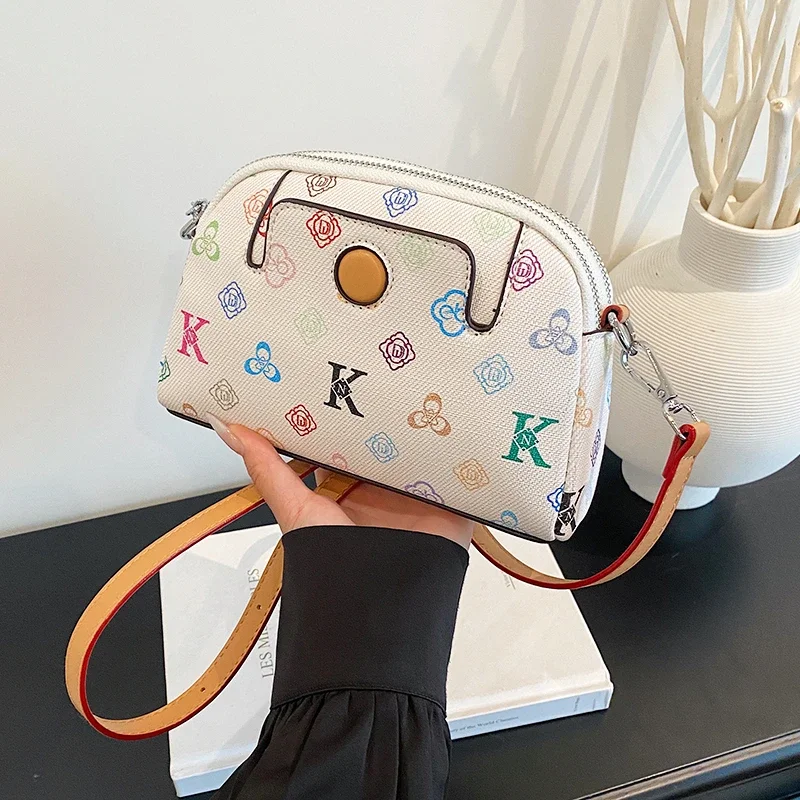 

High-End Luxury Designer Clutch Bag For Women In Paris Fashion With Minimalist Vintage Look