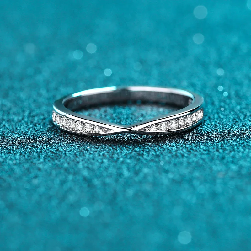 

Luxury 18k White Gold Twist-band Platinum Pt950 Rings for Women with 0.13ct Moissanite Stones Fine Jewelry