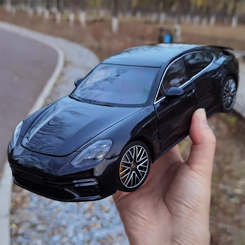

Minichamps 1:18 For Turbo S alloy simulation car model +small gift