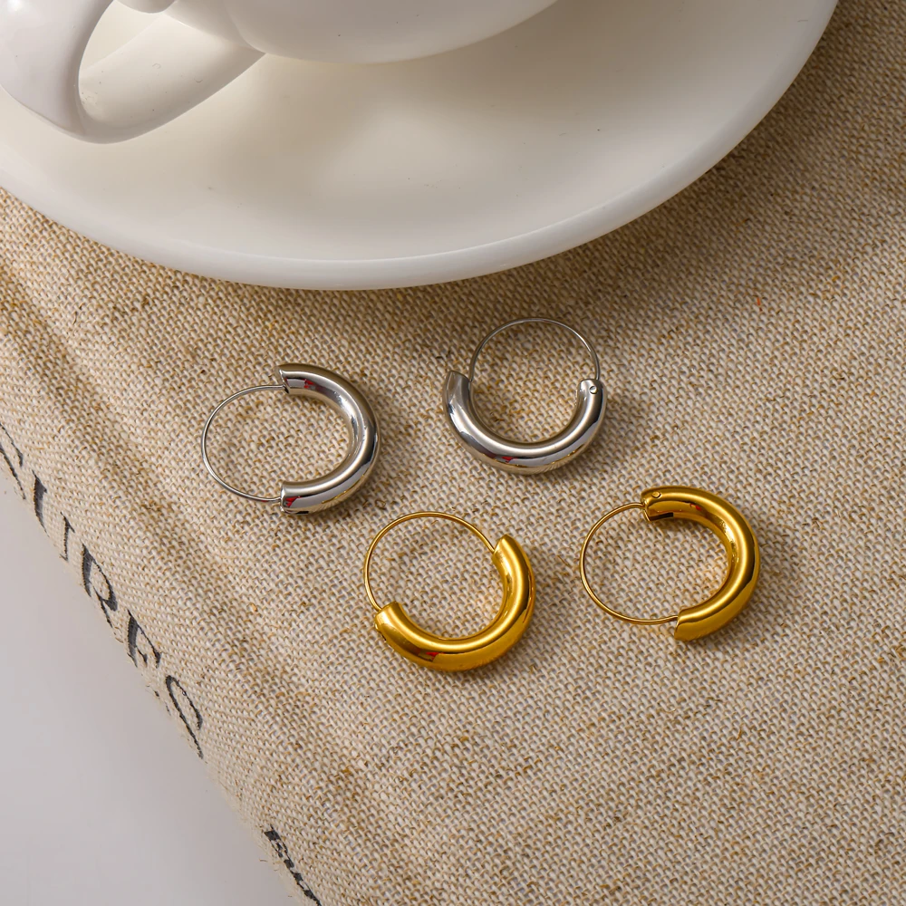 Glänzende Edelstahl-Creolen mit 18K PVD-Goldbeschichtung, Geometrischer Kreis, Modeschmuck für Frauen, Wasserdicht – Detail 2