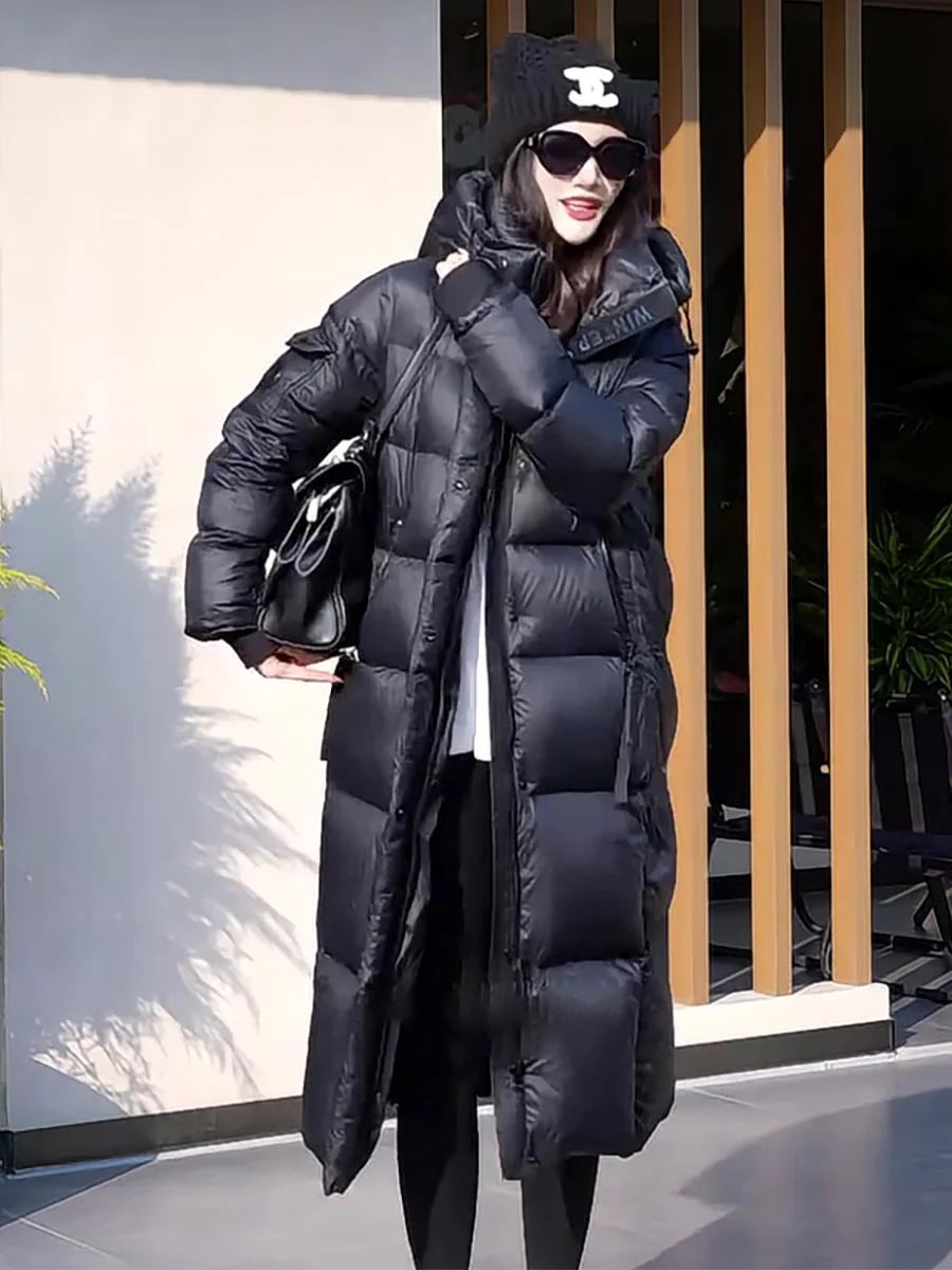 Długi płaszcz puchowy z kapturem dla kobiet, ciepły, biały, z koreańskim stylem, modny, casualowy.