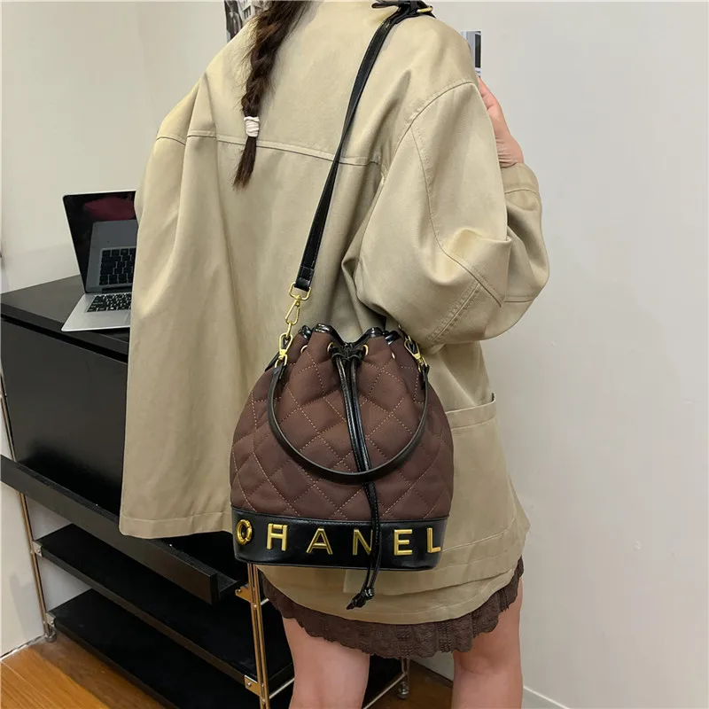 حقيبة هوبو جلد نباتية مبطنة حديثة تصميم مترهل متطور للعمل في عطلة نهاية الأسبوع حمل أنيق ومتعدد الاستخدامات #6