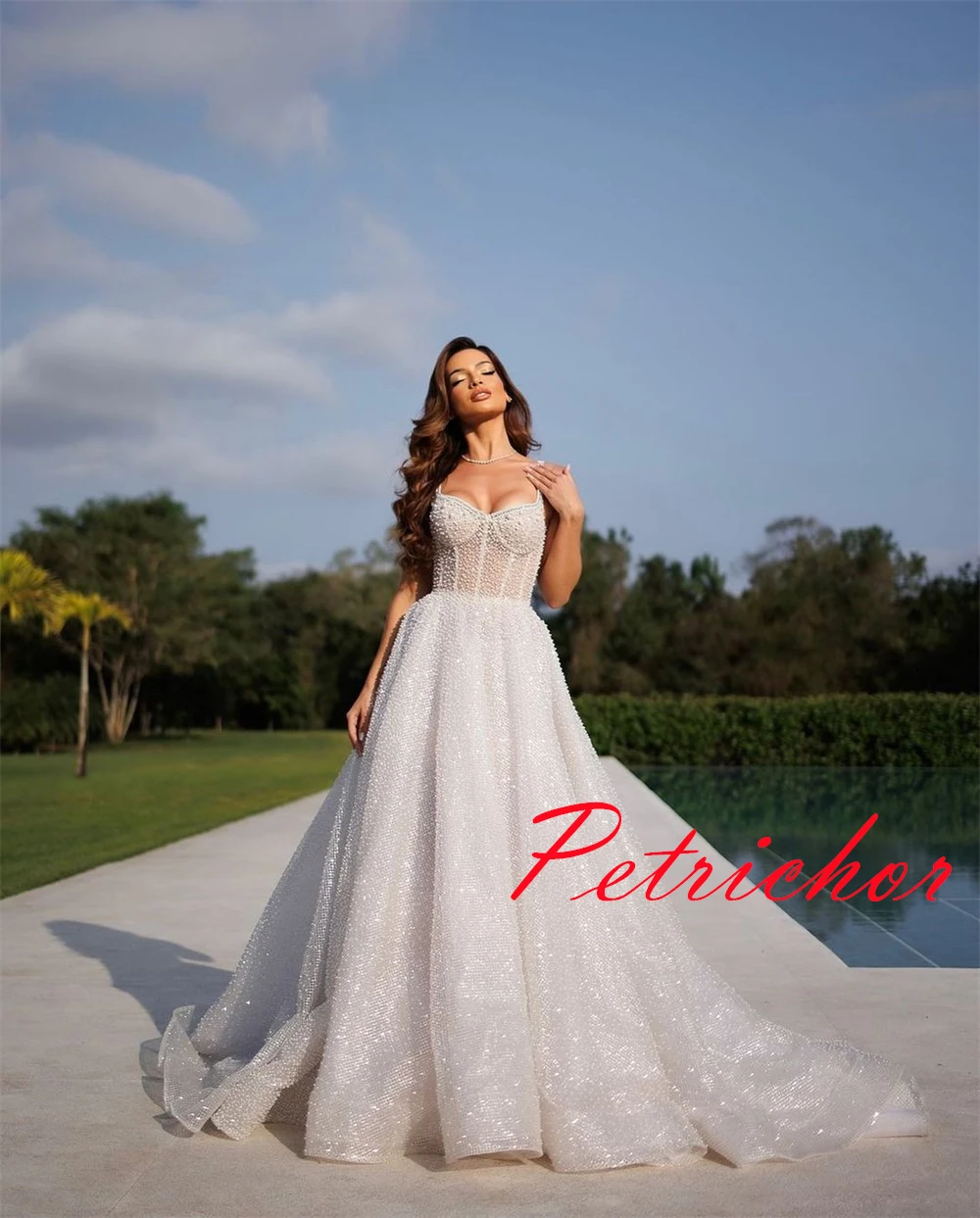 

Customized High Quality White Organza Wedding Dress Temperament Strapless Spaghetti Straps Bridal Gowns Chapel Train Dress