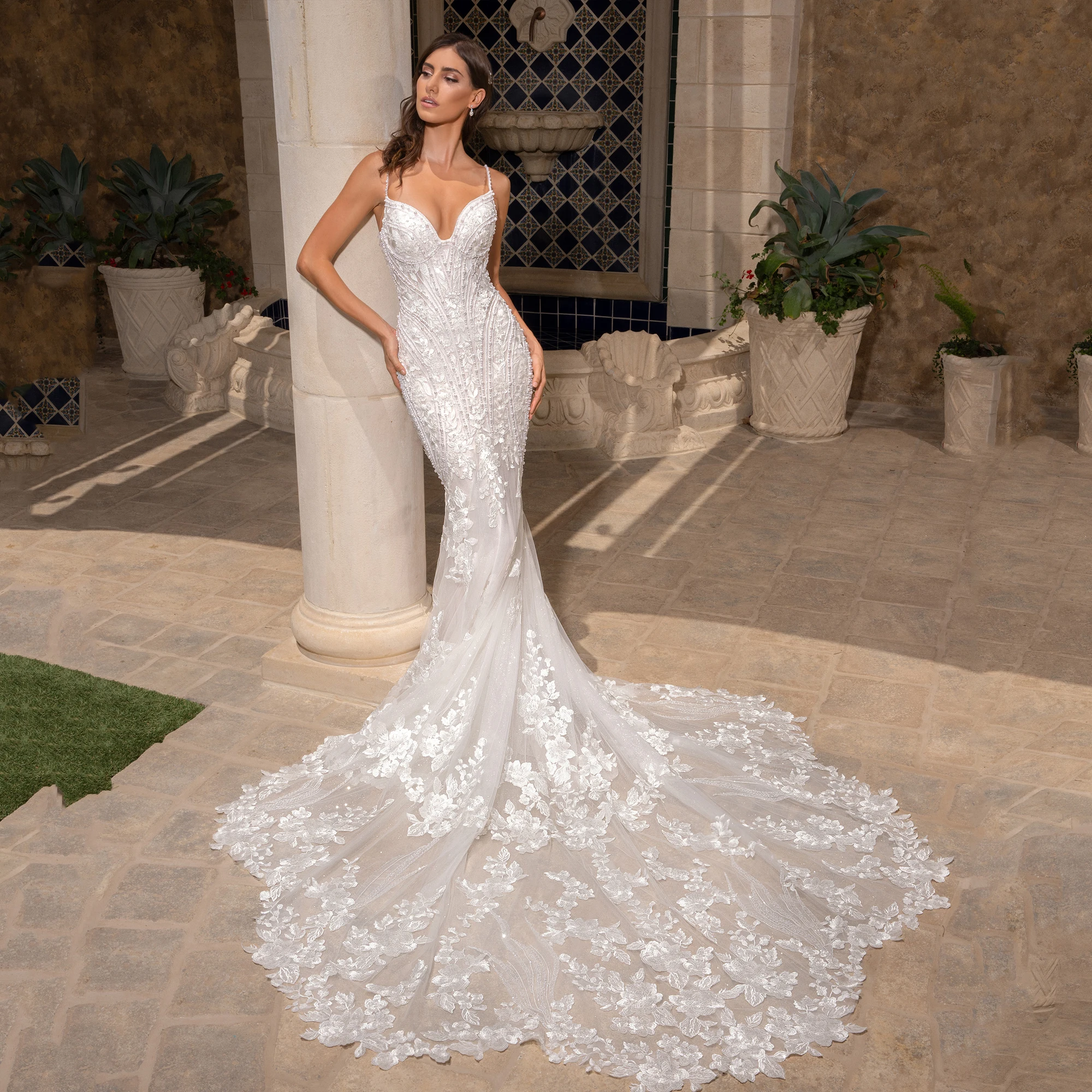 

Customized Mermaid Exquisite Wedding Dresses V-Neck Spaghetti Straps Vestido De Novia Lace Appliques Backless Robe De Mariee