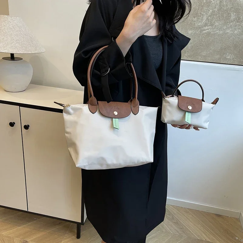 

Chic Designer Paris Fashion Crossbody Bag - Trendy Minimalist Leather Tote For Women, Vintage Letter Logo Messenger Purse Solid