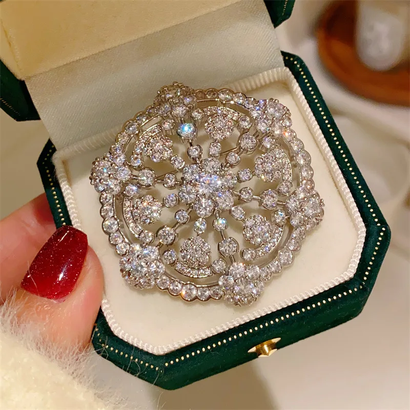 Super Sparkle Cubic Zirconia Christmas Snowflake Fireworks Brooches for Women Elegant Flower Corsage Suit Pins Wedding Jewelry