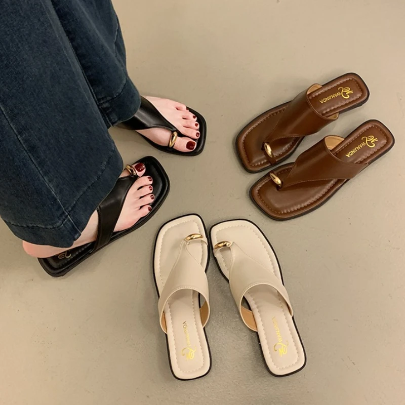 

Vintage Summer Women Low Heel Slippers Outdoor Gladiator Dress Shoes Ladies Outdoor Beach Vacation Metal Clip Toe Slides