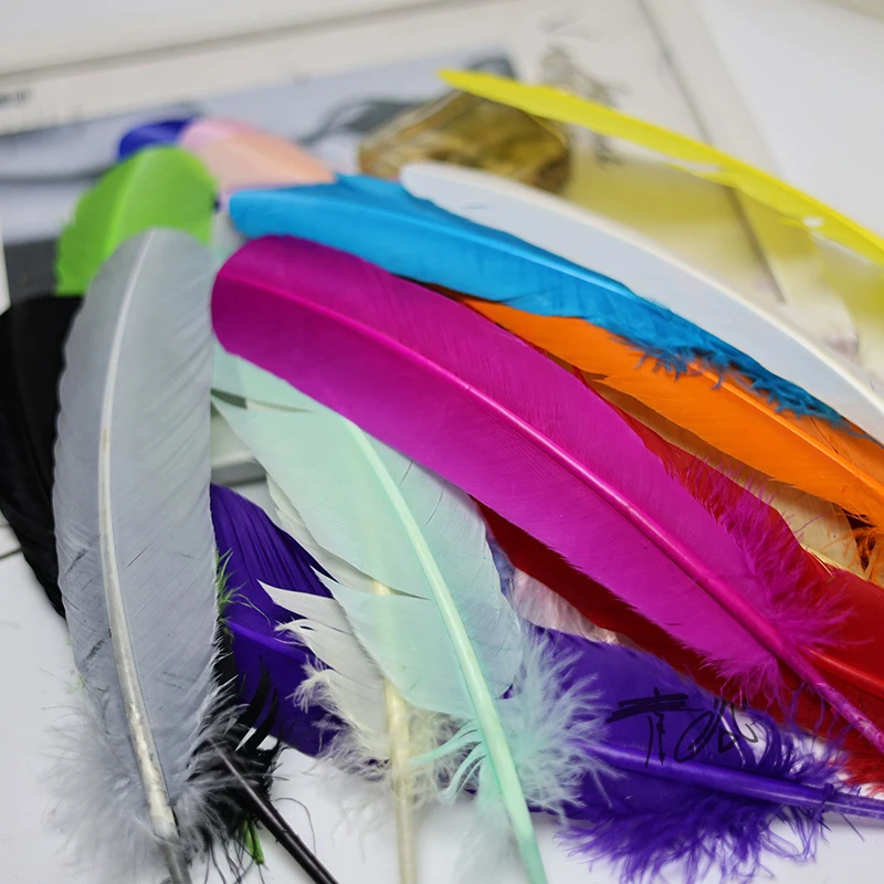 Plumas para manualidades! 50 piezas/lote Plumas de pavo teñidas de 25-30 cm para manualidades, plumas de colores, decoración con plumas