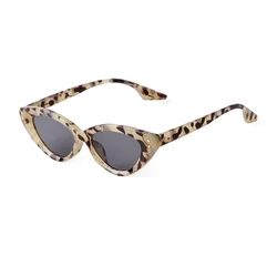 2025 New Fashion Cat Eye Sunglasses Female Retro Shades Colorful Rivet Street Shooting Eyeglasses UV400 Sun Glasses For Women