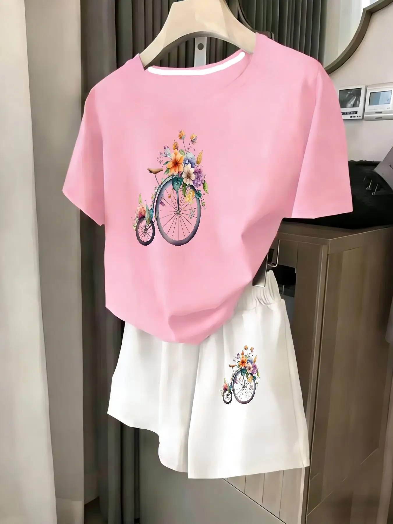 

Ladies 2-Piece Set Summer Beach Vacation Casual round Neck Short Sleeve Random Print T-Shirt Elastic Waist Shorts Suit Comfortab