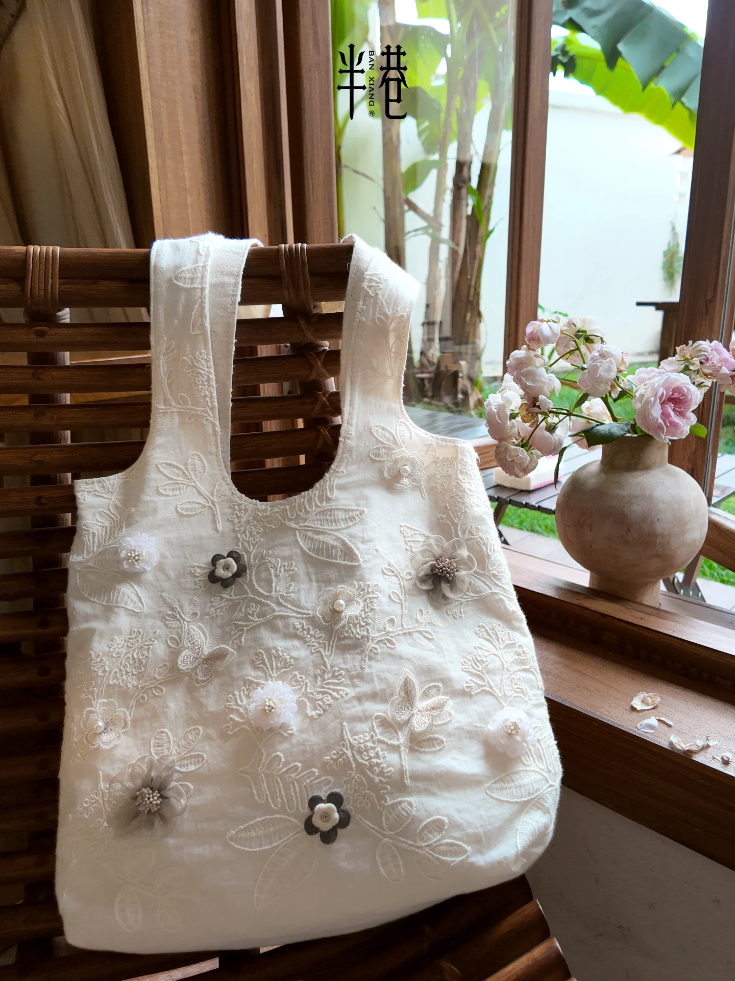 オリジナルの芸術的な刺繍入り花柄ショルダーバッグ、柔らかいコットンリネン素材、毎日の通勤バッグ、新鮮な明るい色、女性向け多用途バッグ