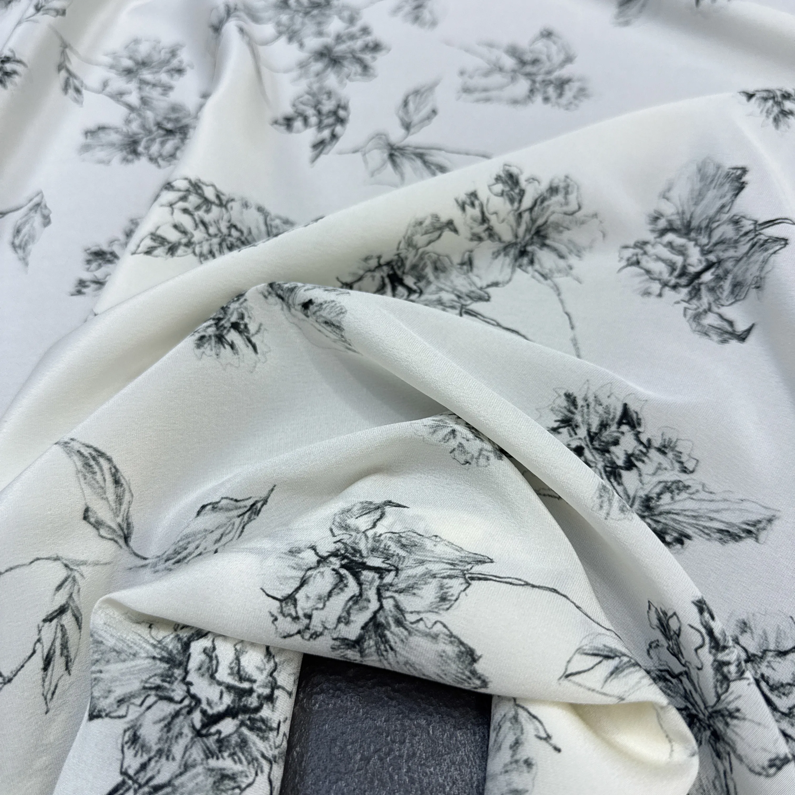 Black Printed Stretch White Silk Crepe de Chine Fabric for DIY Sewing Summer Comfortable Soft Dress Pajamas Silk Fabric FR7023 view 2