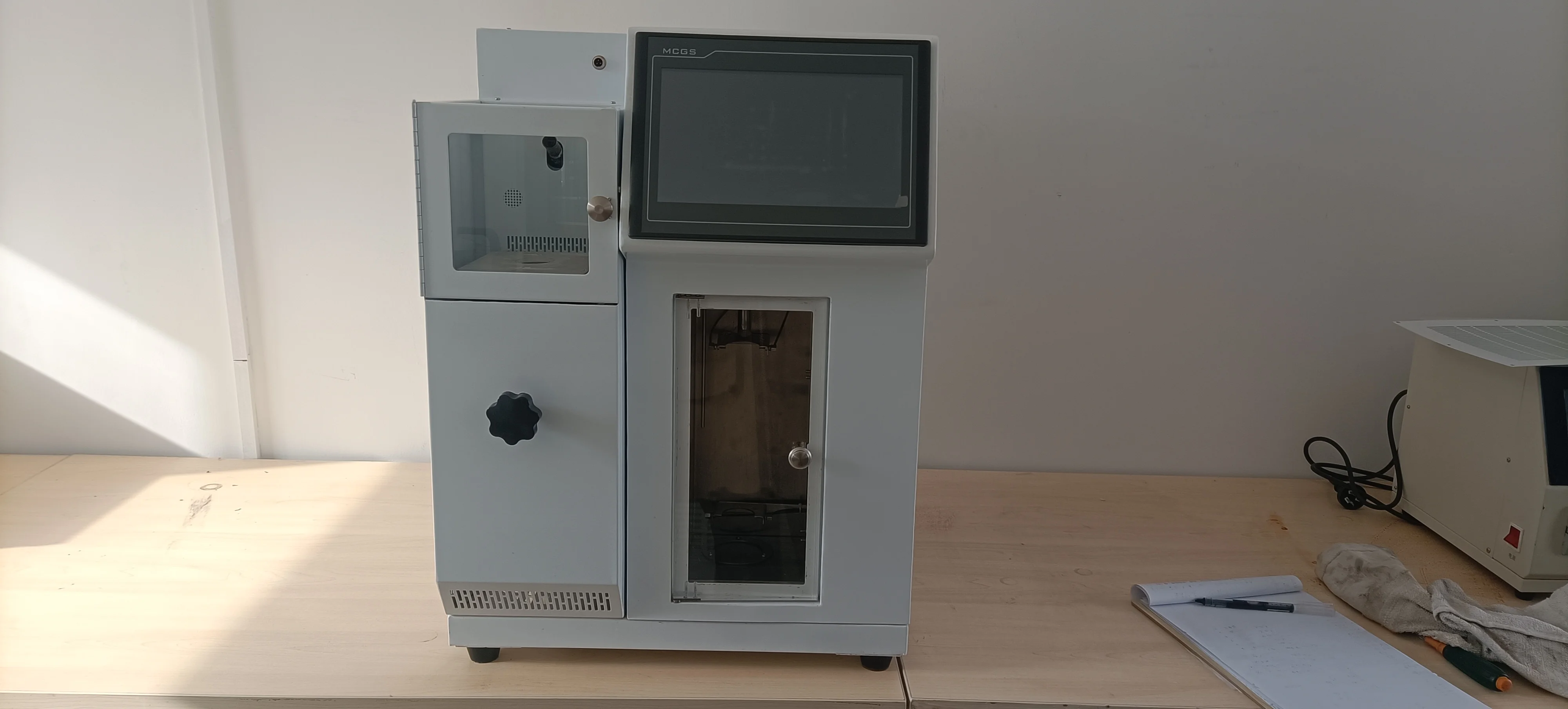 Laboratory-specific Dual-tube Low-temperature Tester with Precise Temperature Control and Rapid Data Acquisition
