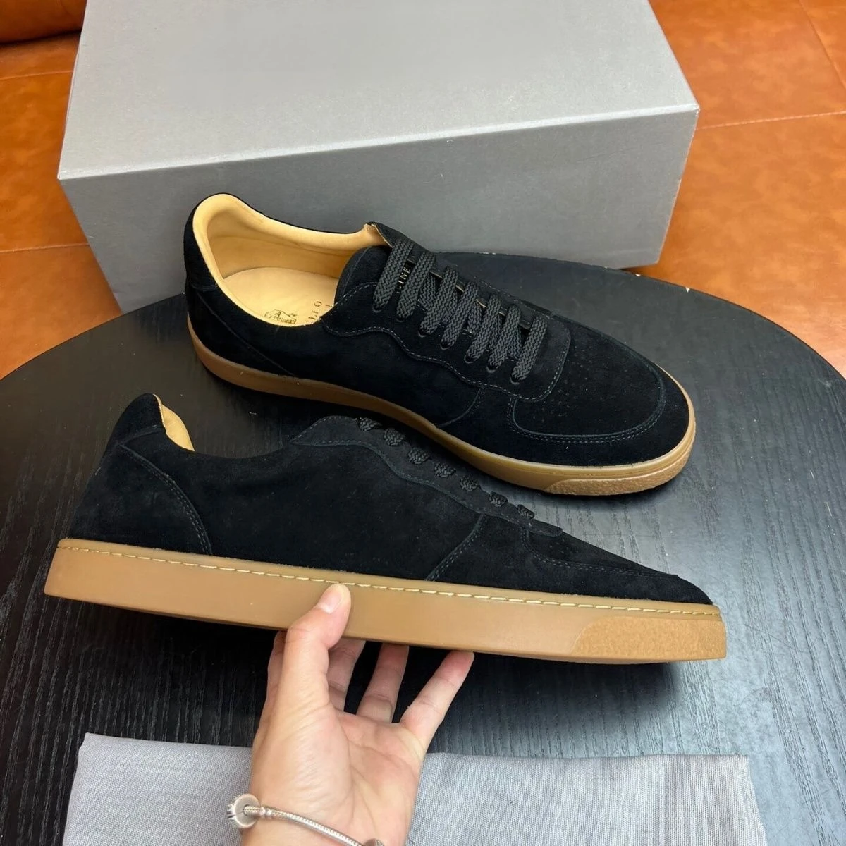 

Men's Suede Leather Shoes Casual Lace-Up Low-Top Sneakers American Style Genuine Suede Fashion Board Shoes