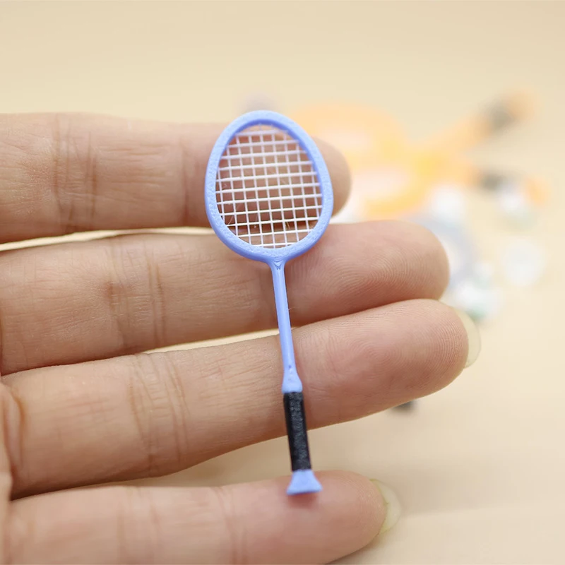 1:12 casa de bonecas simulação decoração brinquedos 1 par mini raquete badminton conjunto cena esportiva casa bonecas fingir jogar