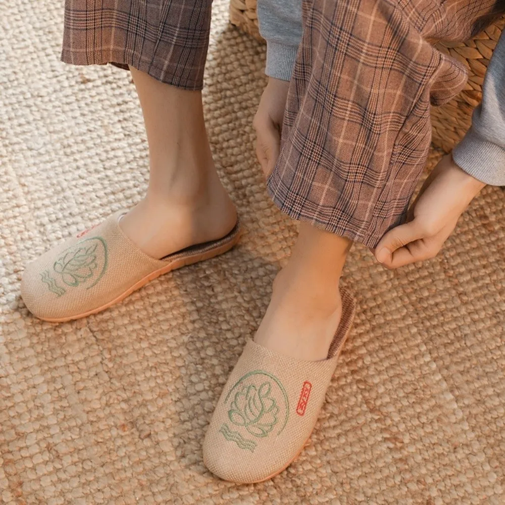 

Вышитые льняные домашние тапочки с нескользящей мягкой подошвой, с узором лотоса, впитывающие пот, из льна, для женщин и мужчин, гостевые