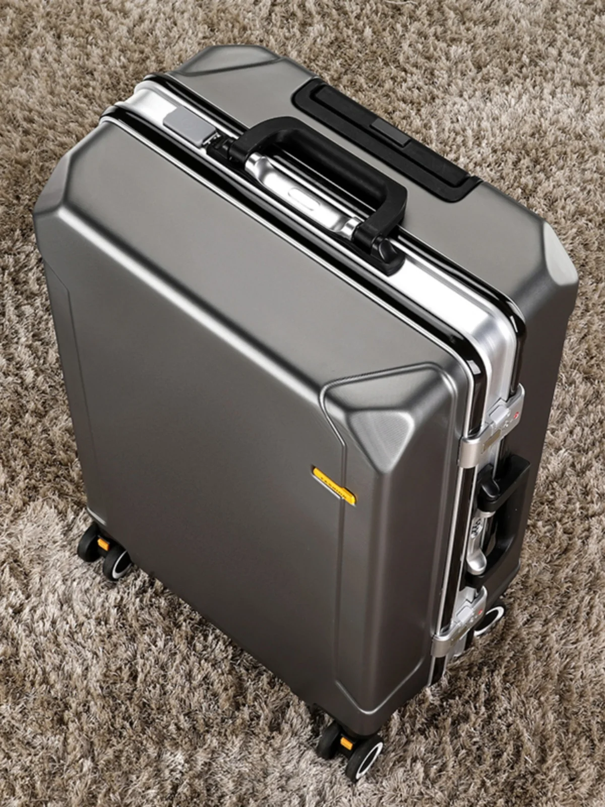 حقيبة سفر شعبية بإطار ألومنيوم مع قفل تشفير، حقيبة يد 20 بوصة للأعمال بطراز OL وبطانة من البوليستر