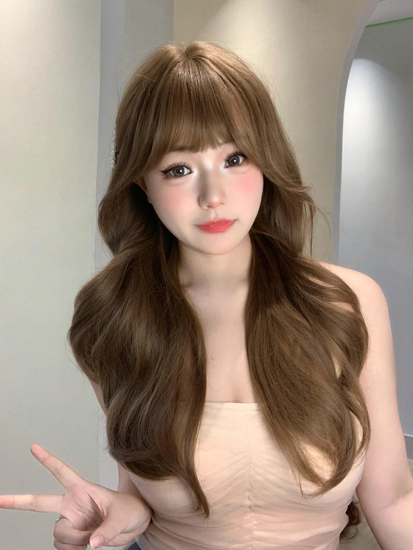 24Inch Honey Brown Pretty Lolita Synthetic Wigs With Bang Medium Natural Wavy Hair Wig for Women Daily Use Heat Resistant Shiny