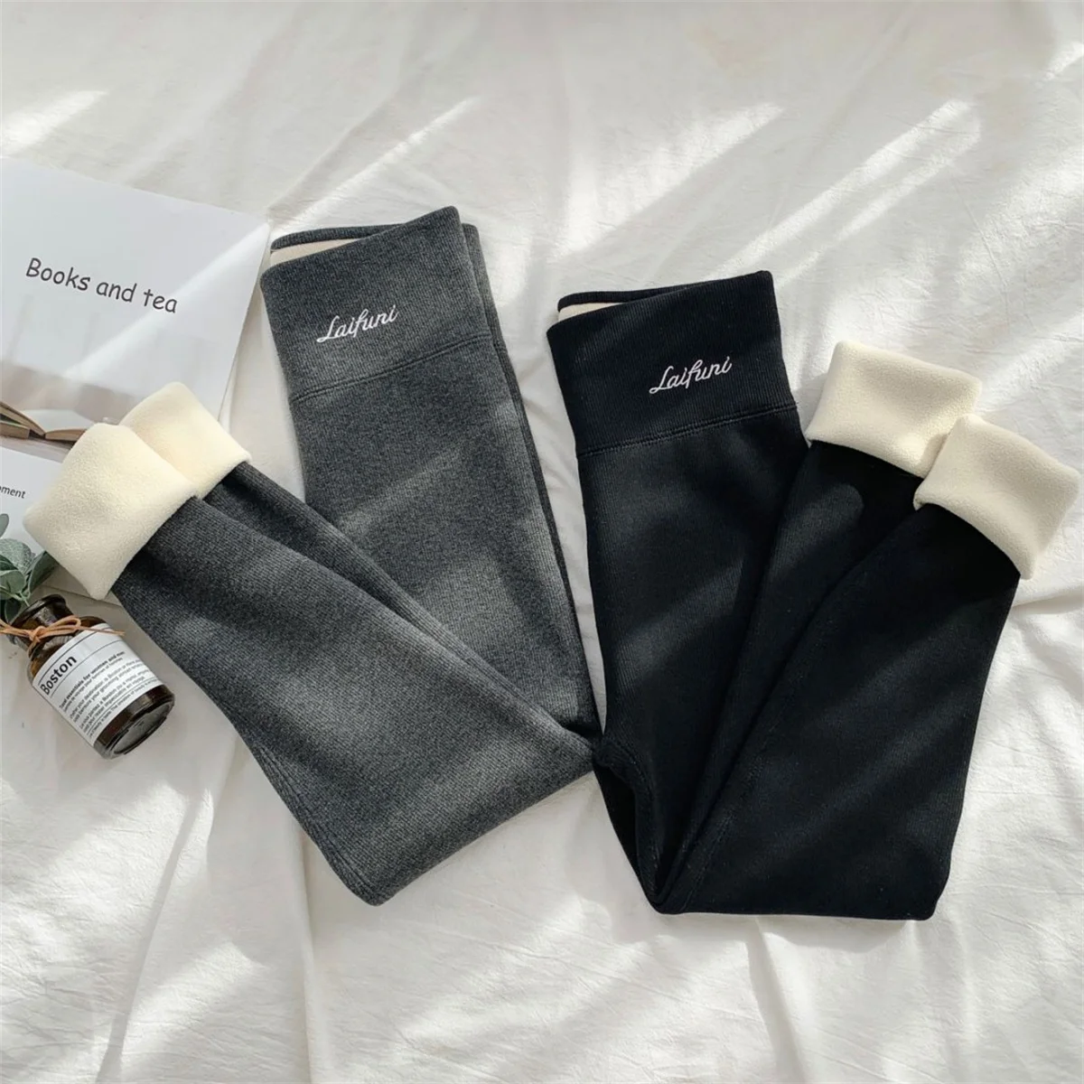 เลกกิ้งกำมะหยี่สำหรับผู้หญิง ฤดูใบไม้ร่วง ฤดูหนาว แฟชั่นทรงเข้ารูป เอวสูง สีพื้น ชุดลำลองสำหรับผู้หญิง เลกกิ้งหนานุ่ม อุ่นสบาย สไตล์ลำลองเก๋ไก๋ เหมาะสำหรับใส่เล่นโยคะ