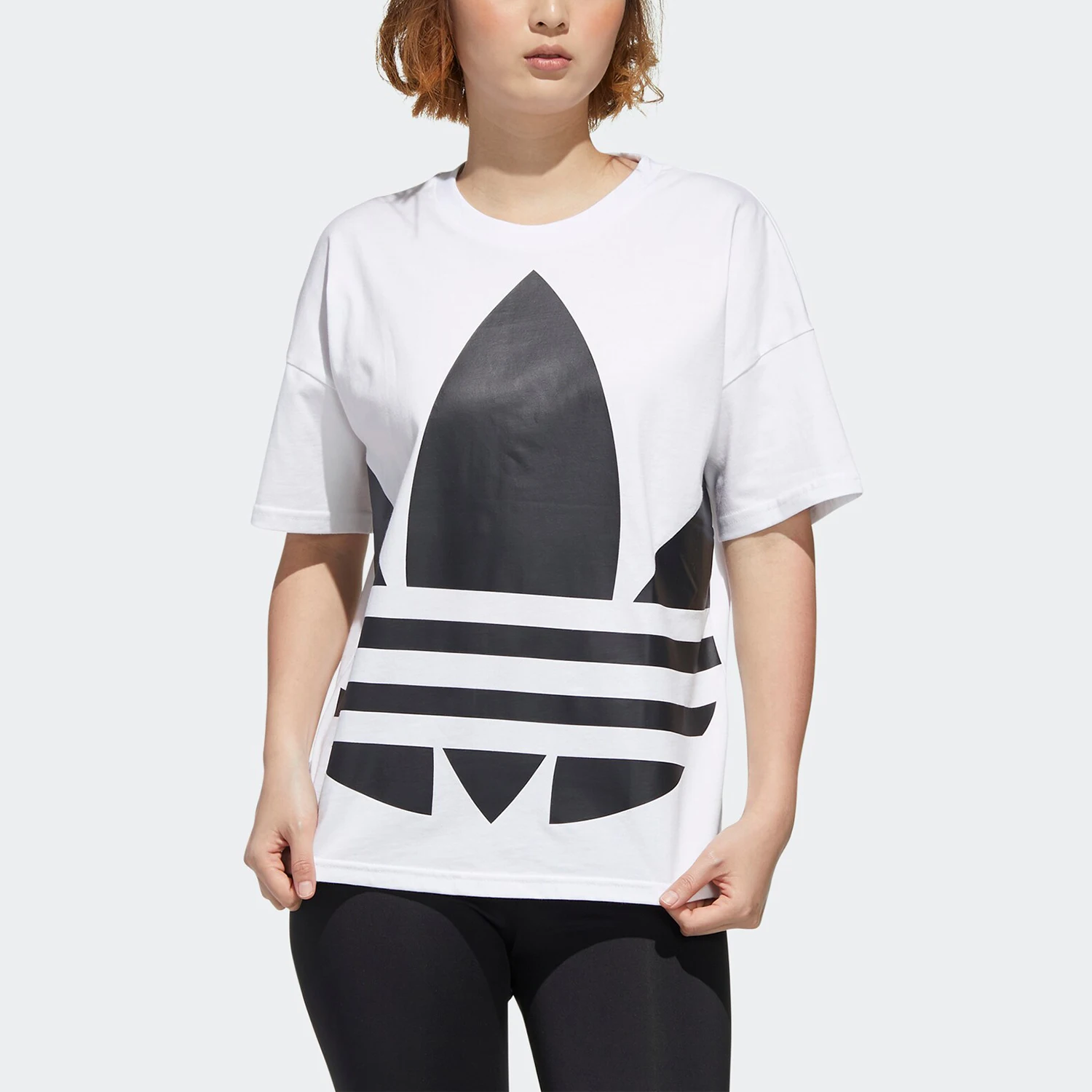 

Новая летняя повседневная женская футболка Adidas Authentic Trefoil с круглым вырезом GJ1009