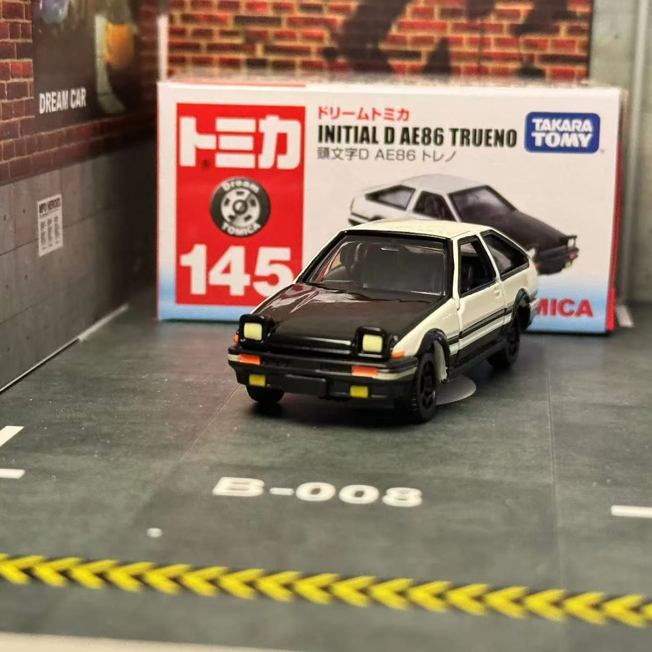 Dream Tomica NO. 145 Initial D AE86 TRUENO Toyota Takara Tomy Diecast Metal Car In Toy Vehicle Model Collection Anime