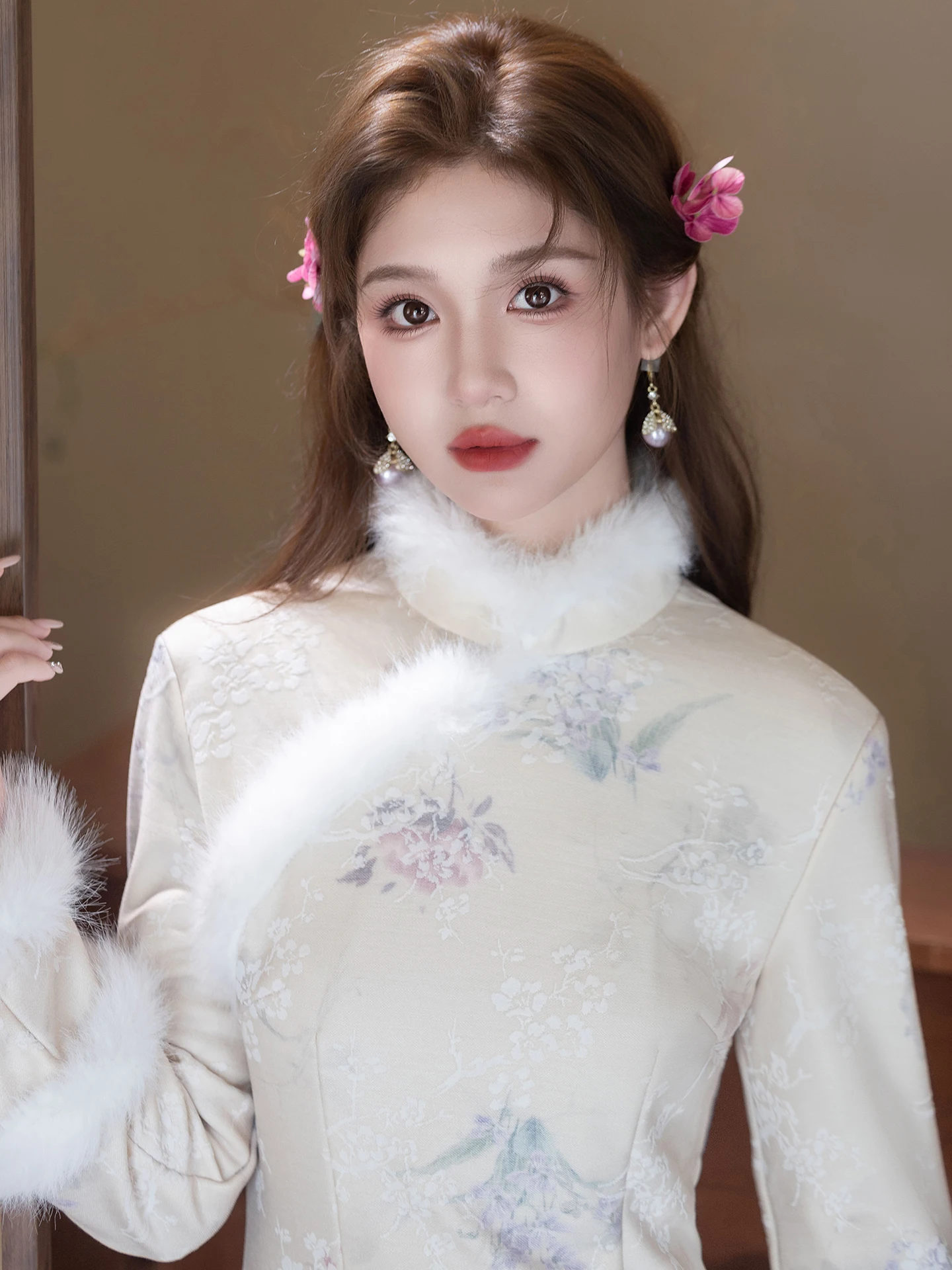 thiened-autunno-inverno-young-sle-abito-con-bandiera-floreale-lavorata-a-maglia-per-donna-in-colore-beige-design-cinese-moderno-di-fascia-alta