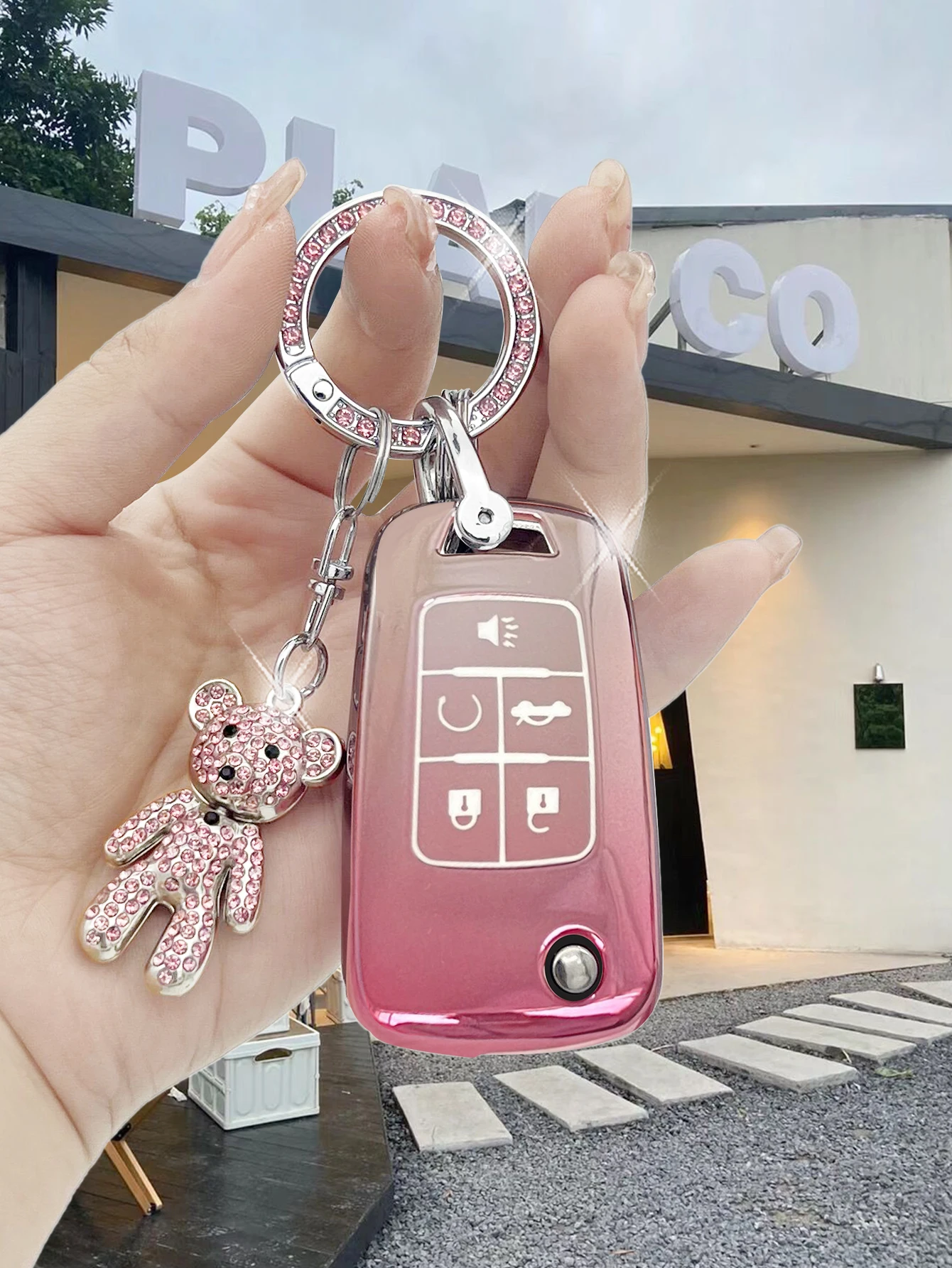 LLavero de coche exquisito con diamante artificial de oso violento de alta gama, funda de llavero con funda de llave de TPU suave, flor de cerezo rosa