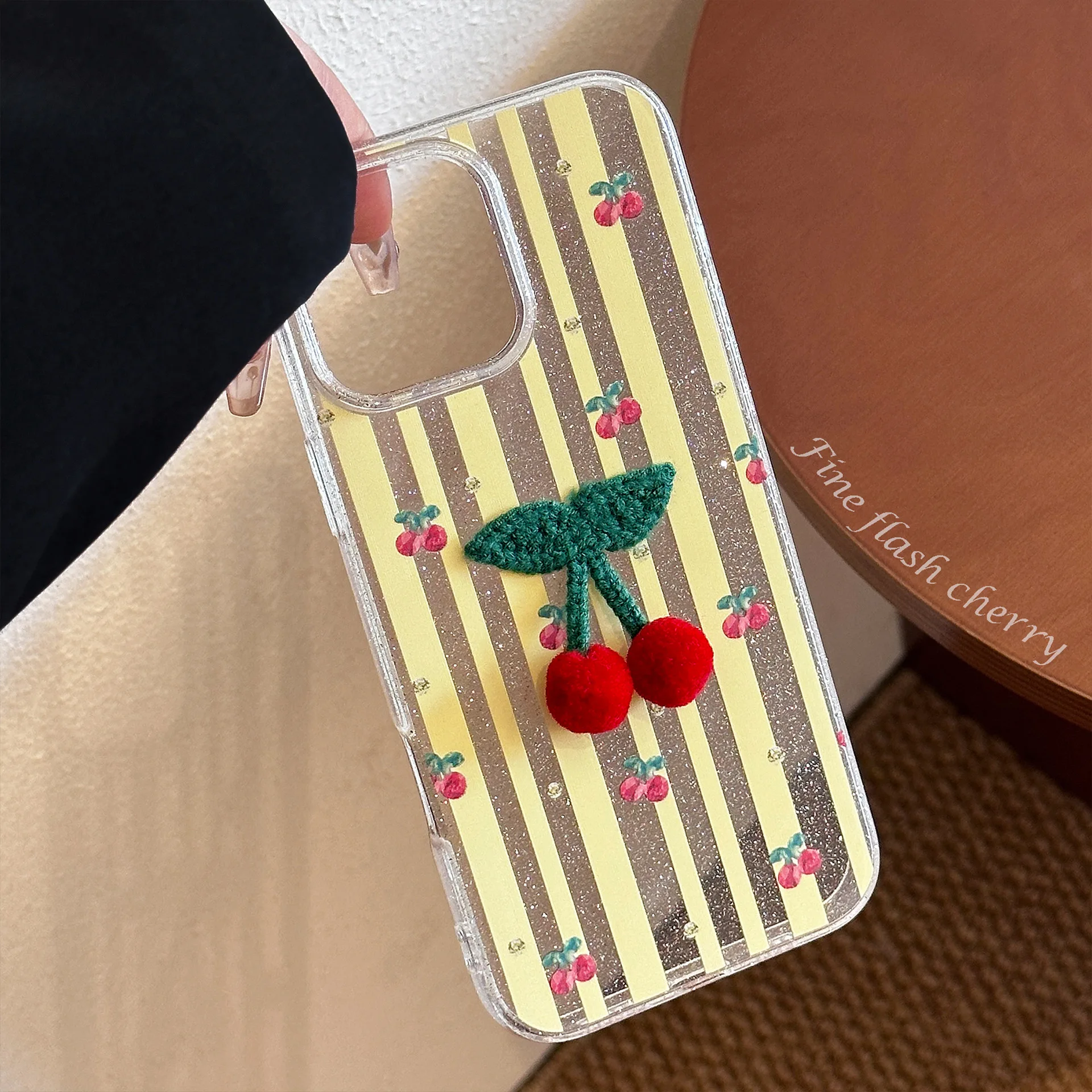Korean Striped Glitter 3D Cher - đánh giá và giá Glitter Shockproof Case