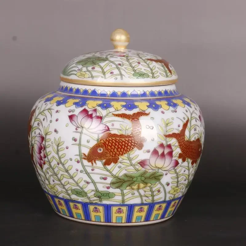 

Qing Dynasty Qianlong Chinese Lidded Vase Multicolored Fish And Algae Vintage Art Deco Ceramic Vase Room Decoration Fish Vase