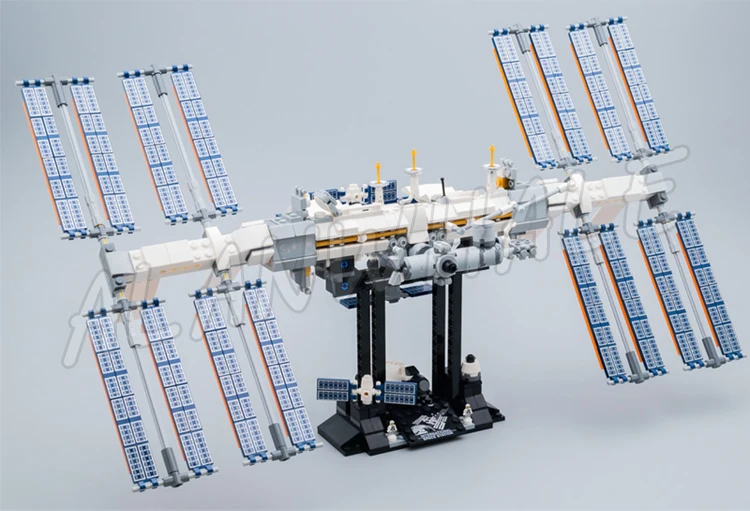 864pcs Ideas Space International Space Station ISS Shuttle Cargo Spacecrafts 50005 Building Block Toys Compatible with Model