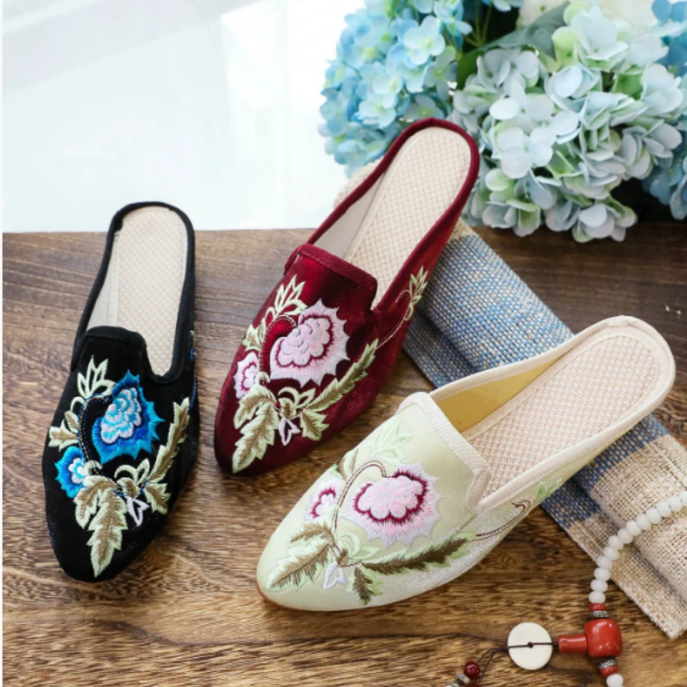 

Бархатная женская обувь с цветочной вышивкой, элегантные остроконечные тапочки с закрытым носком, нескользящие шлепанцы на плоской подошве, женская удобная обувь